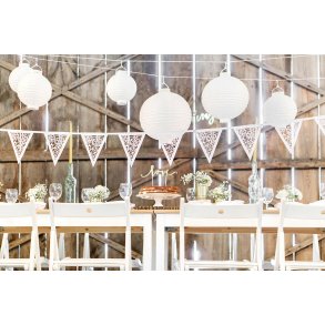 Vimpelguirlande i perlemorhvidt lasercut papir, 3 meter