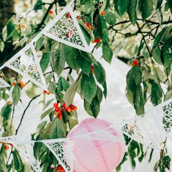 Vimpelguirlande i perlemorhvidt lasercut papir, 3 meter