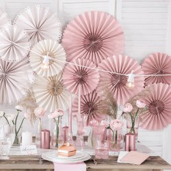 Gammelrosa rosetter af papir, 3 stk. 26-43 cm.