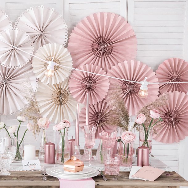 Gammelrosa rosetter af papir, 3 stk. 26-43 cm.