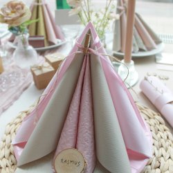 Lyser�de/gammelrosa servietter med embossede blade, frokoststr. 16 stk.