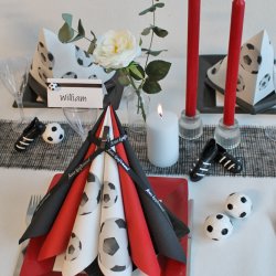 Airlaid servietter med fodbolde 40x40 cm. 50 stk.