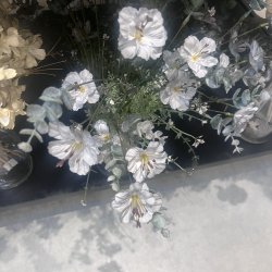 Inkalilje og eukalyptus silkeblomst, st�vbl� 53 cm.