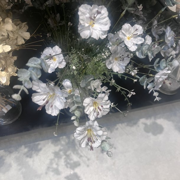 Inkalilje og eukalyptus silkeblomst, st�vbl� 53 cm.