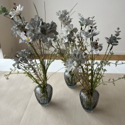 Inkalilje og eukalyptus silkeblomst, st�vbl� 53 cm.