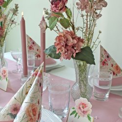 H�j vase, klar glas, 18 x 5 cm.