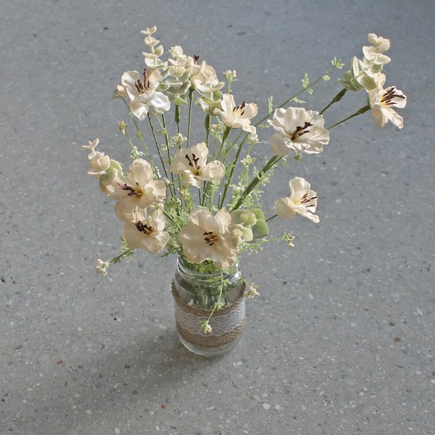Inkalilje og eukalyptus silkeblomst, powder/creme/lyserd 53 cm.