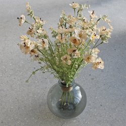 Inkalilje og eukalyptus silkeblomst, powder/creme/lyser�d 53 cm.