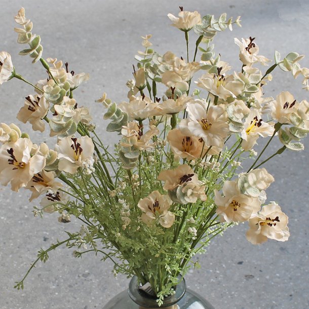 Inkalilje og eukalyptus silkeblomst, powder/creme/lyserd 53 cm.