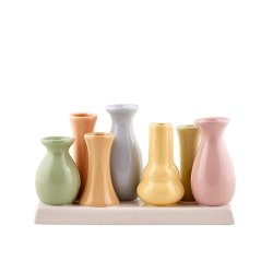 Vaser i flok p� fad pastelfarver, 7 x 18 cm.