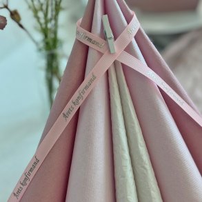 �rets konfirmandb�nd lyser�d med s�lvtryk 20 meter