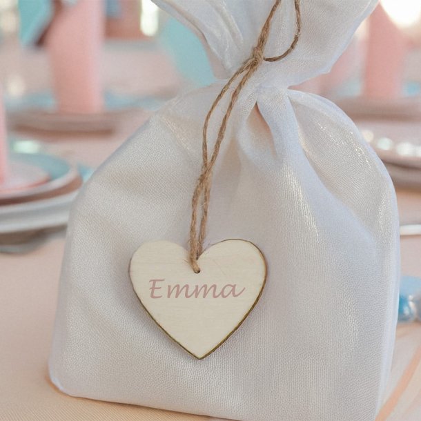 Bordkort/gavem�rke tr�hjerte med snor 1 stk.