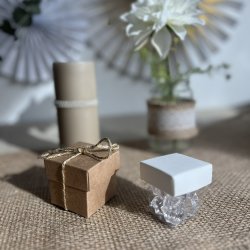 lille gave�ske med hvidt l�g til slik