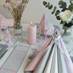 Lyser�de Airlaid stoflignende servietter 40x40 cm. 12 stk.