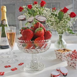 Studenterpynt, STX/r�de studenterhuer til bordpynt, 6 stk. 